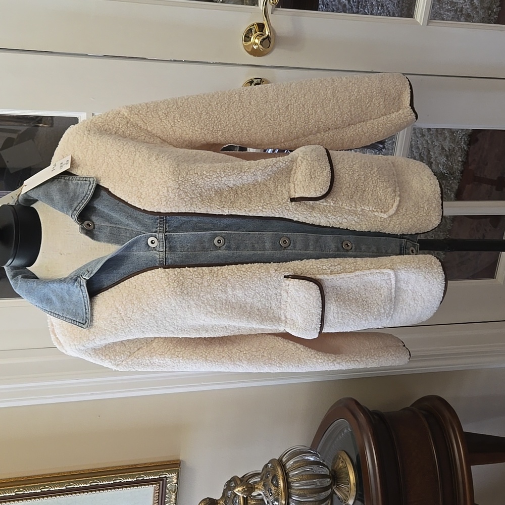 NEW IN Cream Sherpa Jacket with Denim Accent Button Front 2 Pockets SZ Small NEW